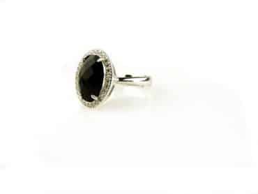 ring in zilver gerodieerd gezet met zwarte steen en cubic zirconia model ovaal - Zilver