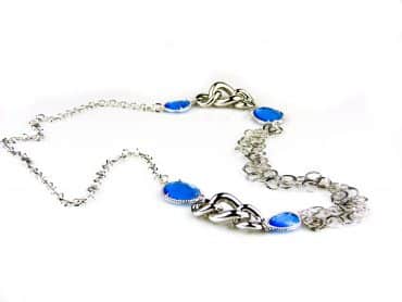 model Chanel collier in brons zilverkleurige schakels en blauwe stenen - Armband