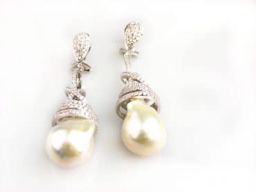 Model Prinses Pearl oorringen in zilver gezet met barok parel en cubic zirconia - Oorbel