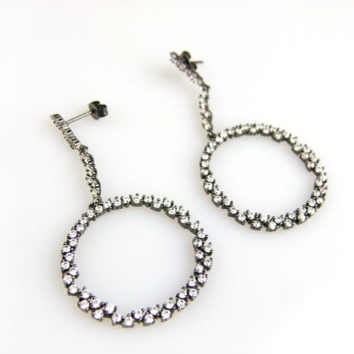 Model Black and White circle zilveren oorringen gezet met cubic zirconia - Kraal