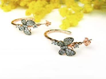 Zilveren oorringen roos goud verguld Model Butterfly blauw gezet met blauwe en witte stenen - Sieraden voor piercings