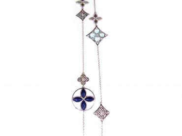 Lange zilveren collier halsketting Model Inspired Beauty gezet met blauwe stenen - Medaillon