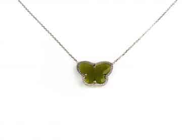 korte zilveren halsketting halssnoer collier gerhodineerd Model Vlinder met kaki groene steen