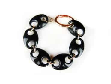 Armband Model Oval met zwarte acryl schakels