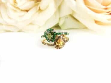 Ring in geel goud gezet met groene saffier, gele saffier en diamant