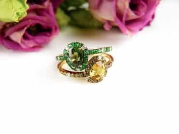 Ring in geel goud gezet met groene saffier, gele saffier en diamant