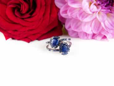 Ring in wit goud gezet met blauwe saffier en diamant