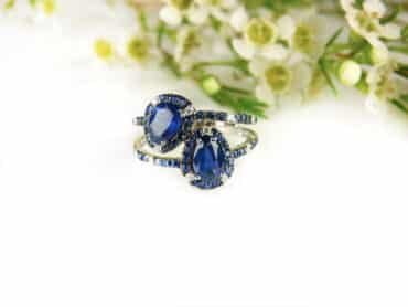 Ring in wit goud gezet met blauwe saffier en diamant