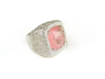 Brede zilveren ring met roze steen en cubic zirconia