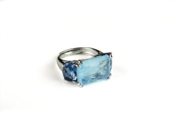 Zilveren ring met blauwe stenen