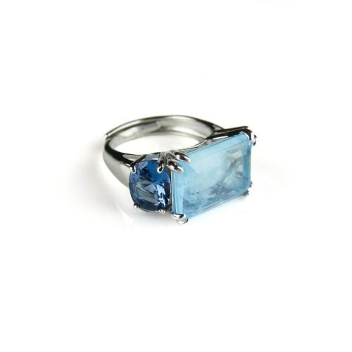 Zilveren ring met blauwe stenen