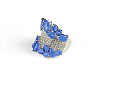 Brede zilveren ring blauwe stenen en cubic zirconia