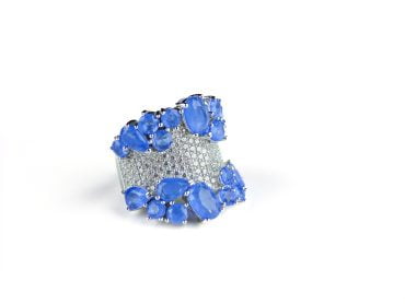 Brede zilveren ring blauwe stenen en cubic zirconia