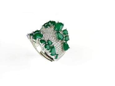 Brede zilveren ring groene stenen en cubic zirconia