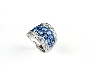 Zilveren ring gezet met blauwe stenen en cubic zirconia