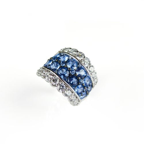 Zilveren ring gezet met blauwe stenen en cubic zirconia