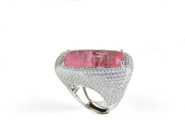 Brede zilveren ring met roze stenen en cubic zirconia