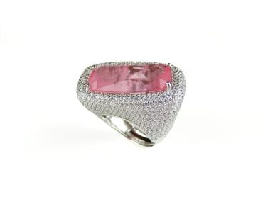 Brede zilveren ring met roze stenen en cubic zirconia