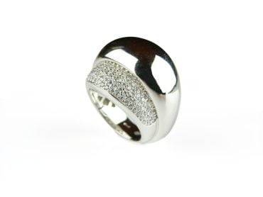 Brede zilveren ring gezet met cubic zirkonia