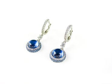 Zilveren oorringen oorbellen gezet met blauwe ronde steen en cubic zirconia