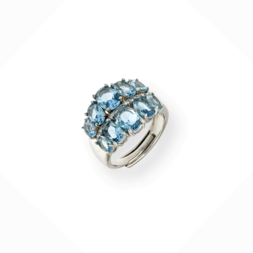 Brede zilveren ring gezet met licht blauwe stenen en cubic zirconia