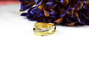 Ring in geel en wit goud gezet met diamant