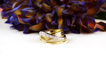 Ring in geel en wit goud gezet met diamant