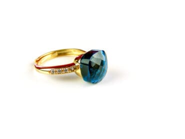 Ring in zilver geelgoud verguld model Pomellato met blauwe steen en cubic zirconia